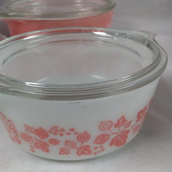 Mid-century Pyrex Pink Gooseberry Casserole Bowls - Picture 7 of 9